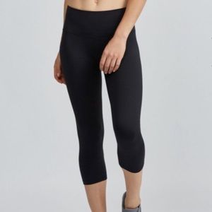 Bandier x Candida Maria Supplex Black Capri Crop
